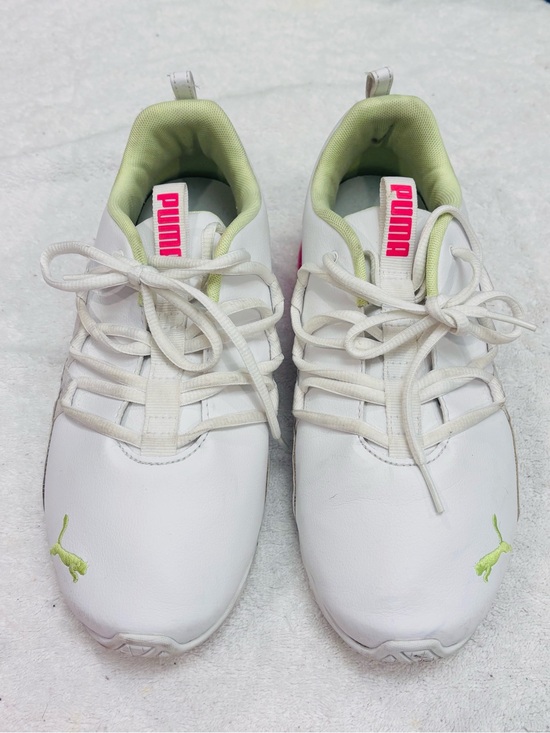 Puma Shoes - Almost Brand New Women’s Puma Sneakers - Size 8.5 USA / 39 Euro - Box 18A